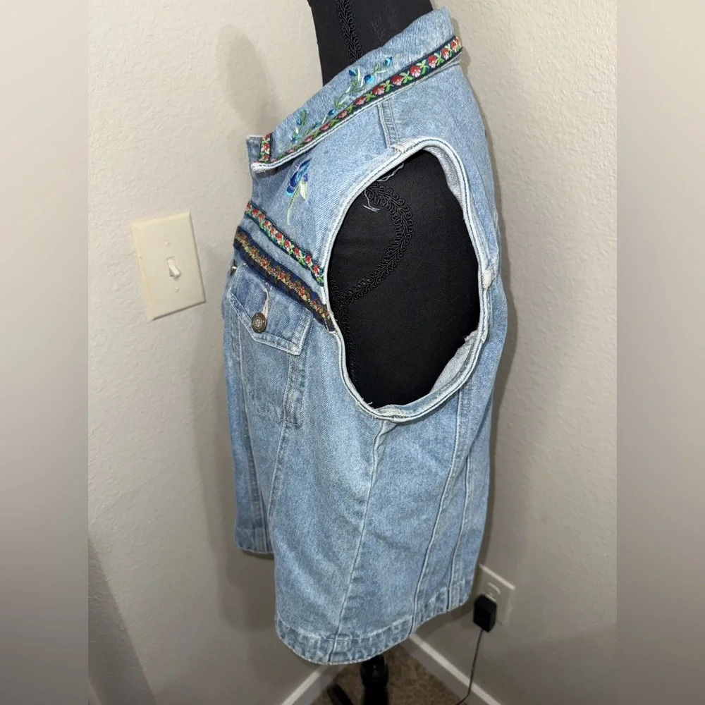 Vintage Bill Blass Denim Vest Embroidered Boho Western Floral 90s- Medium - Picture 7 of 8